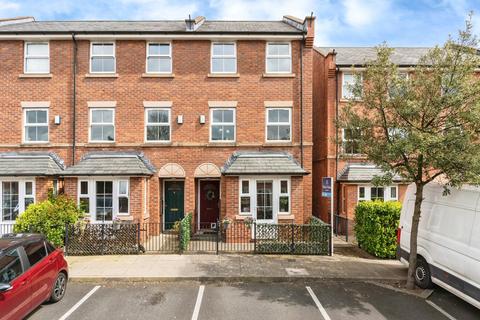 37 Bandy Fields Place, Salford, M7 2ZT