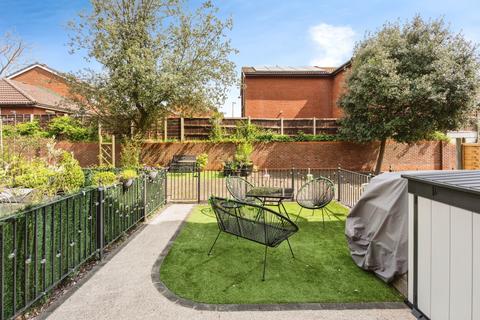 37 Bandy Fields Place, Salford, M7 2ZT