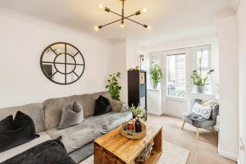 37 Bandy Fields Place, Salford, M7 2ZT