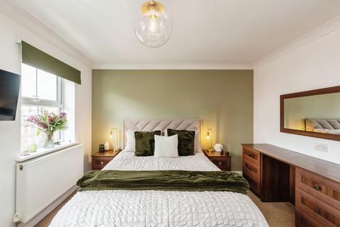 37 Bandy Fields Place, Salford, M7 2ZT