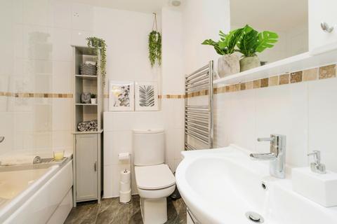37 Bandy Fields Place, Salford, M7 2ZT