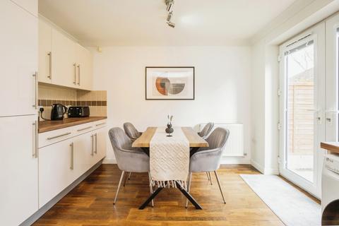 37 Bandy Fields Place, Salford, M7 2ZT