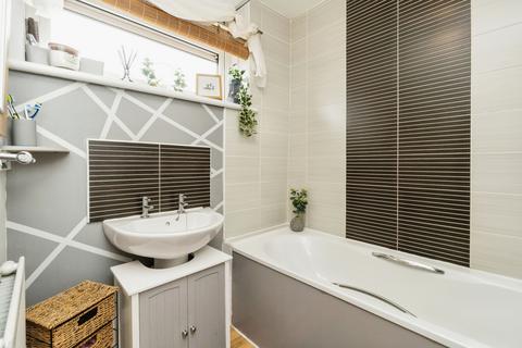 70 Graythorpe Walk, Salford, M5 4HR