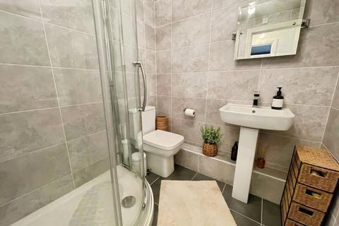 1 bedroom apartment for sale, St. James Court, Greater Manchester WA15
