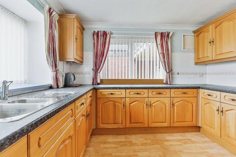 3 bedroom semi-detached house for sale, Holbeck Hill, North Yorkshire YO11