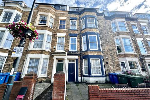 1 bedroom apartment for sale, Trafalgar Square, North Yorkshire YO12