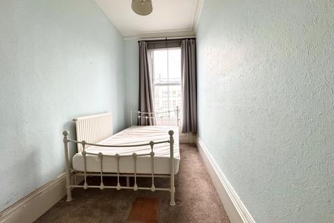 1 bedroom apartment for sale, Trafalgar Square, North Yorkshire YO12