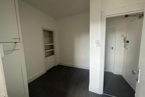 1 bedroom apartment to rent, Trafalgar Square, North Yorkshire YO12