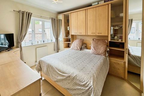 4 Barn Elms, Camblesforth, Selby, YO8 8GY