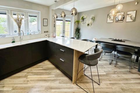 4 Barn Elms, Camblesforth, Selby, YO8 8GY