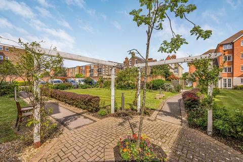 2 bedroom apartment for sale, Queens Crescent, Hampshire PO5