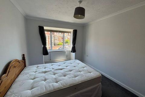 2 bedroom apartment to rent, Parkstone Avenue, Hampshire PO4