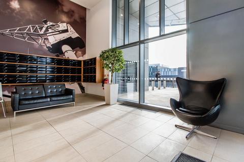 Apartment 2005, The Heart Blue, Media City Uk, Salford, M50 2TH