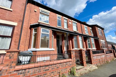 3 bedroom semi-detached house to rent, Kennedy Road, Salford M5