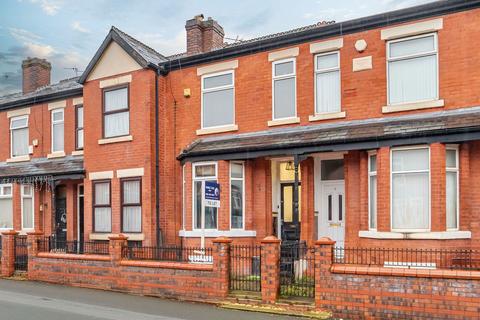 3 bedroom semi-detached house to rent, Kennedy Road, Salford M5