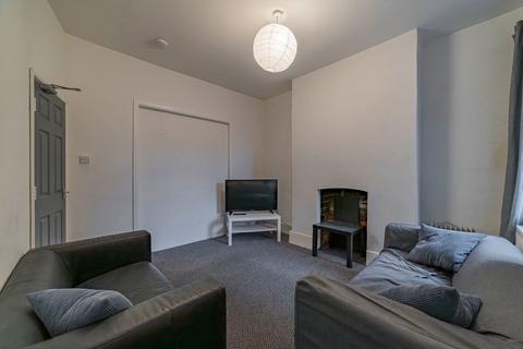 3 bedroom semi-detached house to rent, Kennedy Road, Salford M5