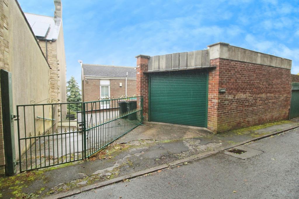 Garage/Parking