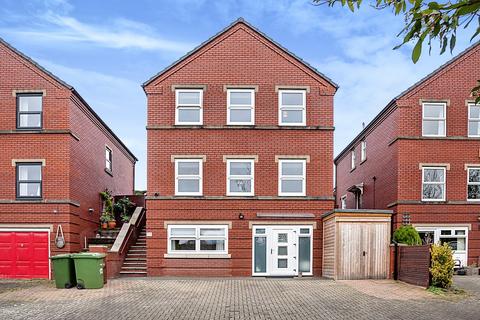 4 bedroom detached house for sale, Wrenthorpe Road, Wakefield WF2