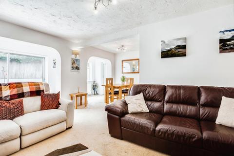 2 Wavell Grove, Wakefield, WF2 6JW