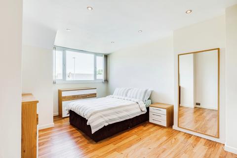 100 Brandy Carr Road, Kirkhamgate, Wakefield, WF2 0RJ