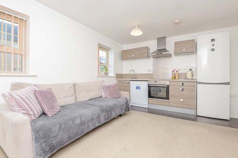 2 bedroom terraced house to rent, Marlington Drive, West Yorkshire HD2