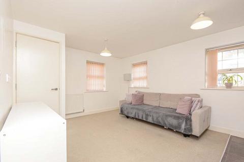 2 bedroom terraced house to rent, Marlington Drive, West Yorkshire HD2