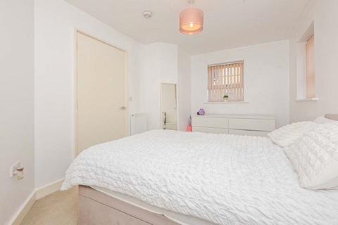 2 bedroom terraced house to rent, Marlington Drive, West Yorkshire HD2
