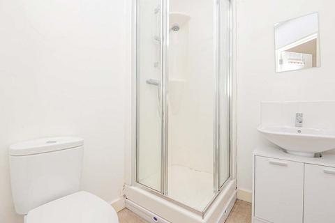 2 bedroom terraced house to rent, Marlington Drive, West Yorkshire HD2