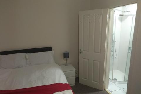 1 bedroom in a flat share to rent, 99 High Road, IG1 1DE