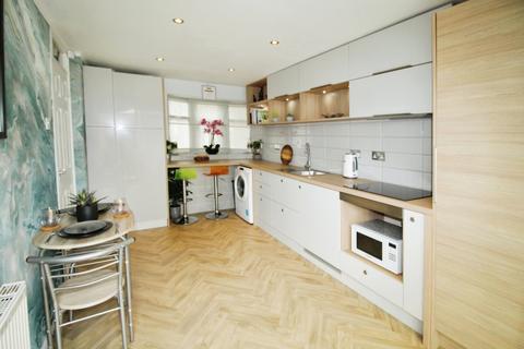 32 Benson Walk, Wilmslow, SK9 2HG