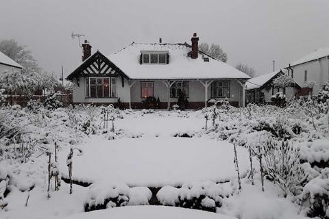 3 bedroom bungalow for sale, Rhosnesni Lane, Wrexham LL12