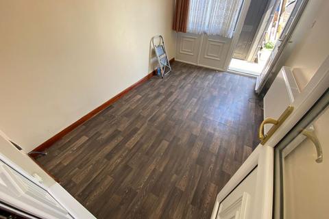 1 bedroom ground floor flat to rent, Brabazon Road, Hounslow, TW5