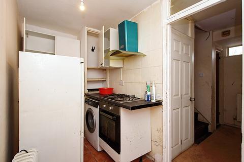 38 Disraeli Close, London, SE28 8AP