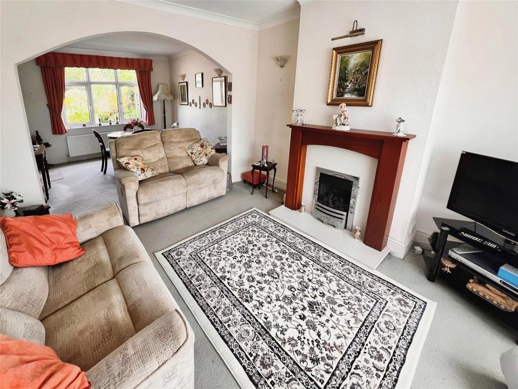 Ashby Road East, BurtononTrent DE15 3 bed semidetached house for