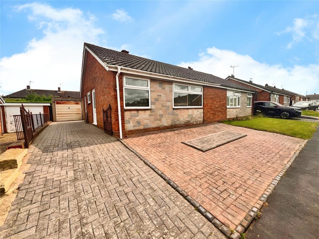 Henhurst Henhurst Ridge, Staffordshire DE13 2 bed bungalow - £140,000