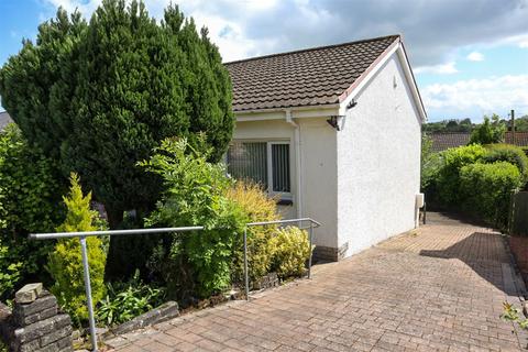 5 Lochknowe Street, Braidwood, Carluke, ML8 5PW