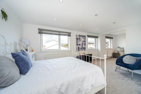 12 Cleekim Drive, Edinburgh, EH15 3QP