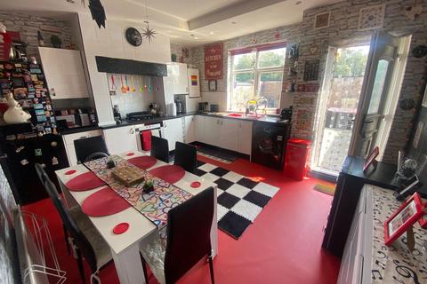 100 Fields New Road, Chadderton, Oldham, OL9 8NH