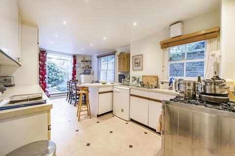 9 Weiss Road, London, SW15 1DH