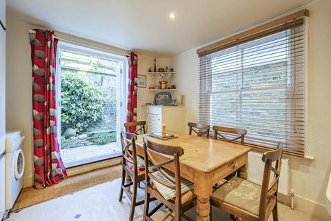 9 Weiss Road, London, SW15 1DH