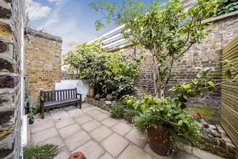 9 Weiss Road, London, SW15 1DH