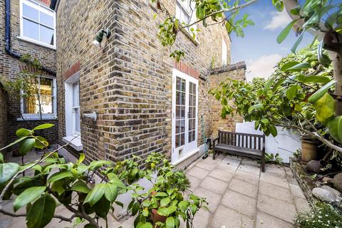9 Weiss Road, London, SW15 1DH