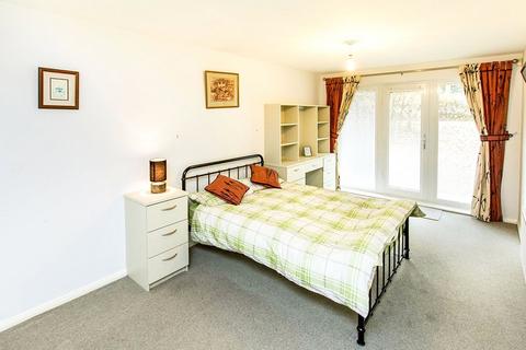 2 bedroom flat for sale, Manton Road, Lincolnshire LN2