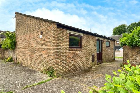 24 Bazes Shaw, New Ash Green, Longfield, DA3 8QX