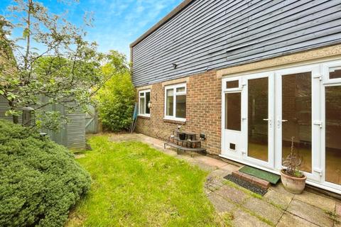 24 Bazes Shaw, New Ash Green, Longfield, DA3 8QX