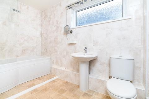 24 Bazes Shaw, New Ash Green, Longfield, DA3 8QX