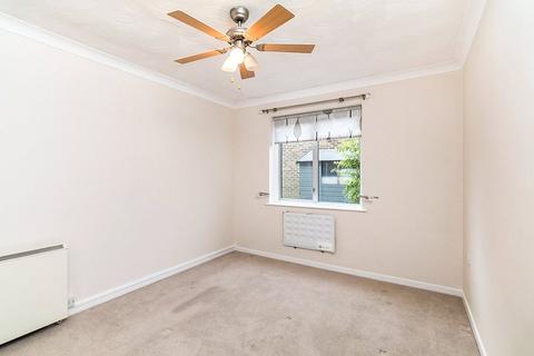 24 Bazes Shaw, New Ash Green, Longfield, DA3 8QX