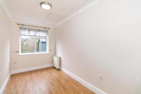 24 Bazes Shaw, New Ash Green, Longfield, DA3 8QX