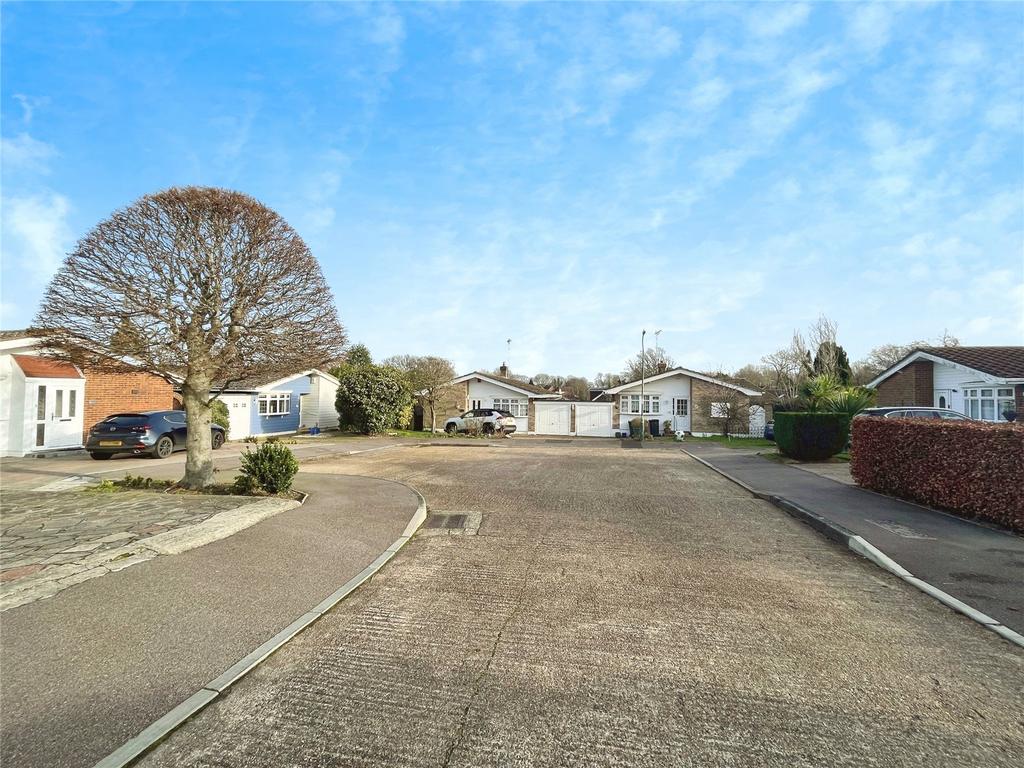 Deerhust Close