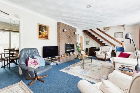 8 Kent Road, Longfield, DA3 7QR